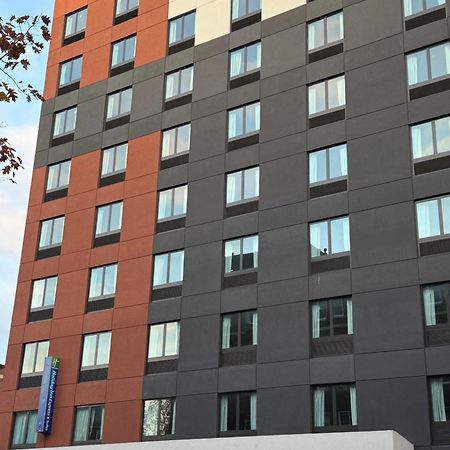 Holiday Inn Express & Suites ニューヨーク エクステリア 写真