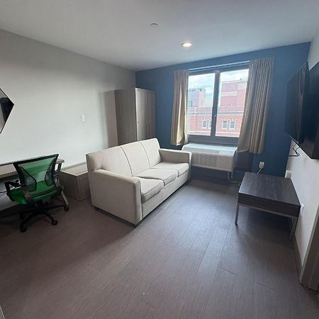 Holiday Inn Express & Suites ニューヨーク エクステリア 写真