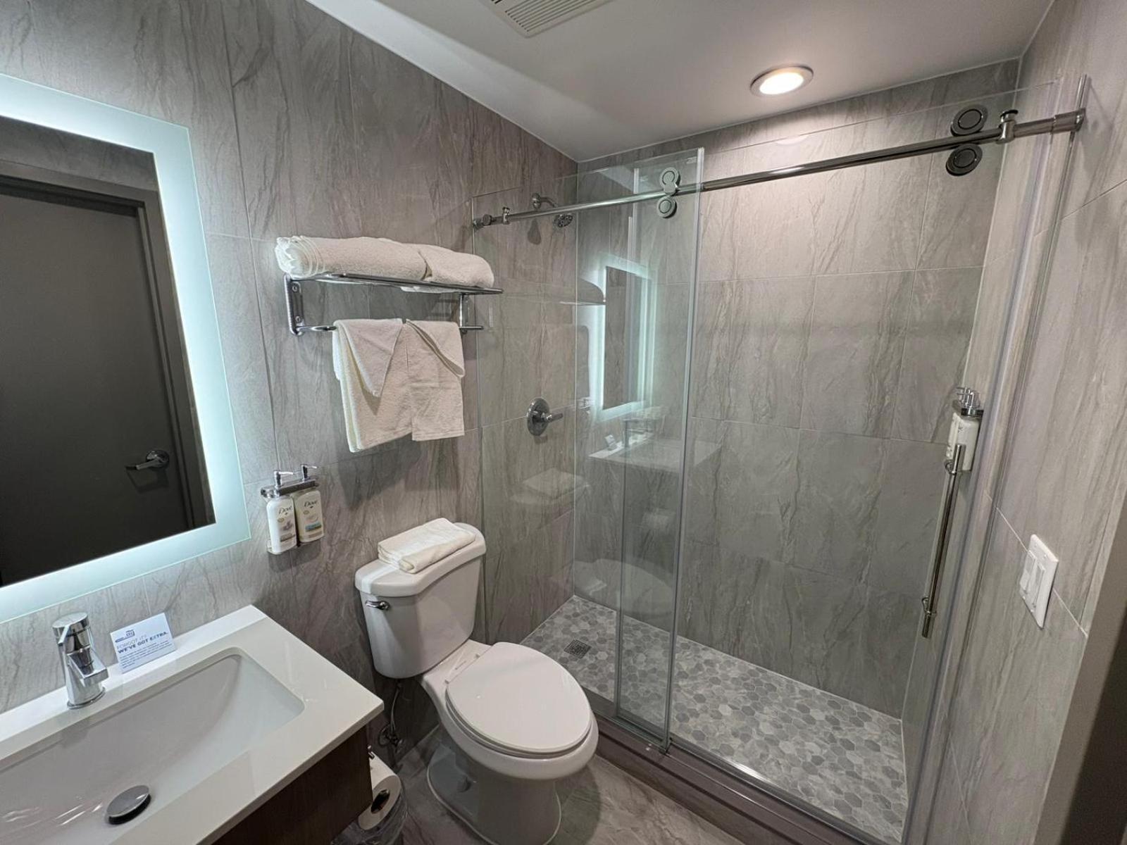Holiday Inn Express & Suites ニューヨーク エクステリア 写真