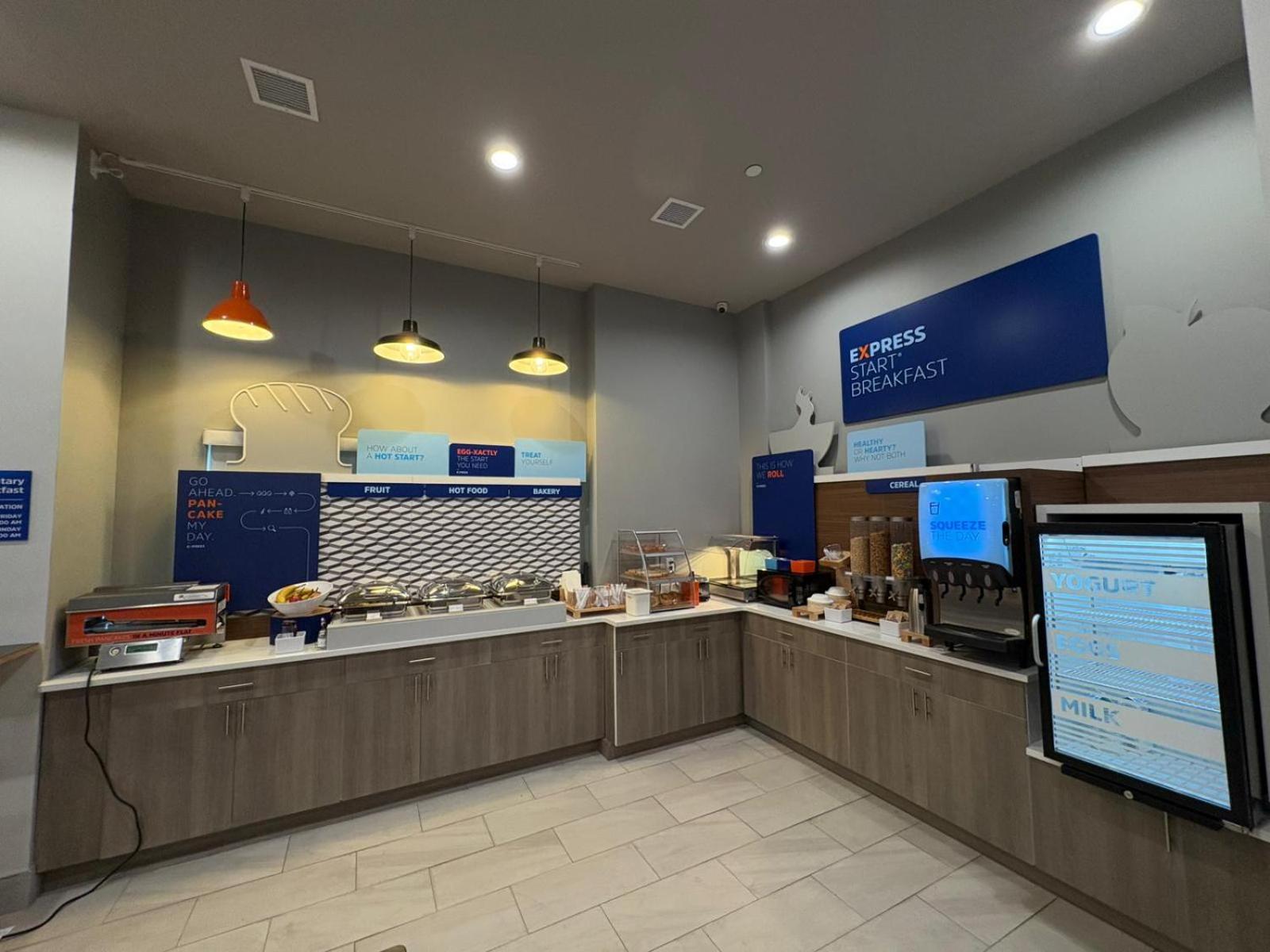 Holiday Inn Express & Suites ニューヨーク エクステリア 写真