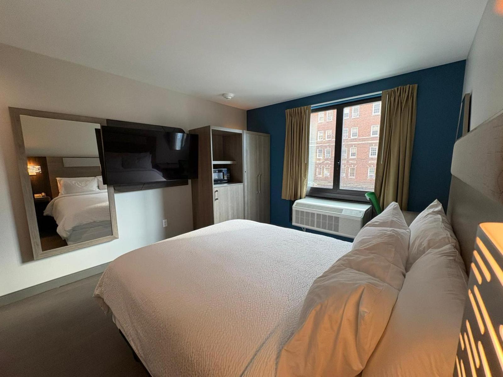 Holiday Inn Express & Suites ニューヨーク エクステリア 写真