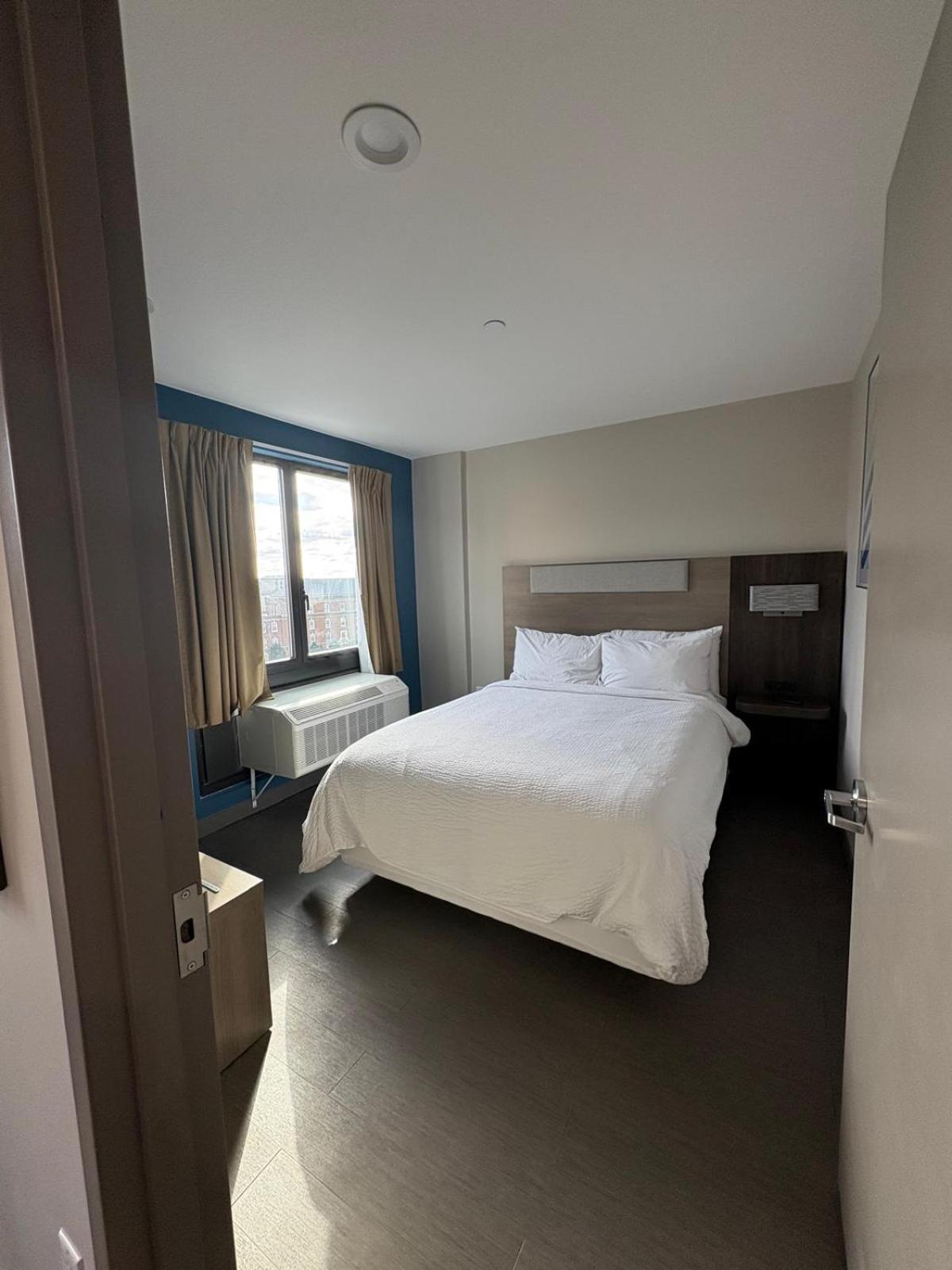 Holiday Inn Express & Suites ニューヨーク エクステリア 写真